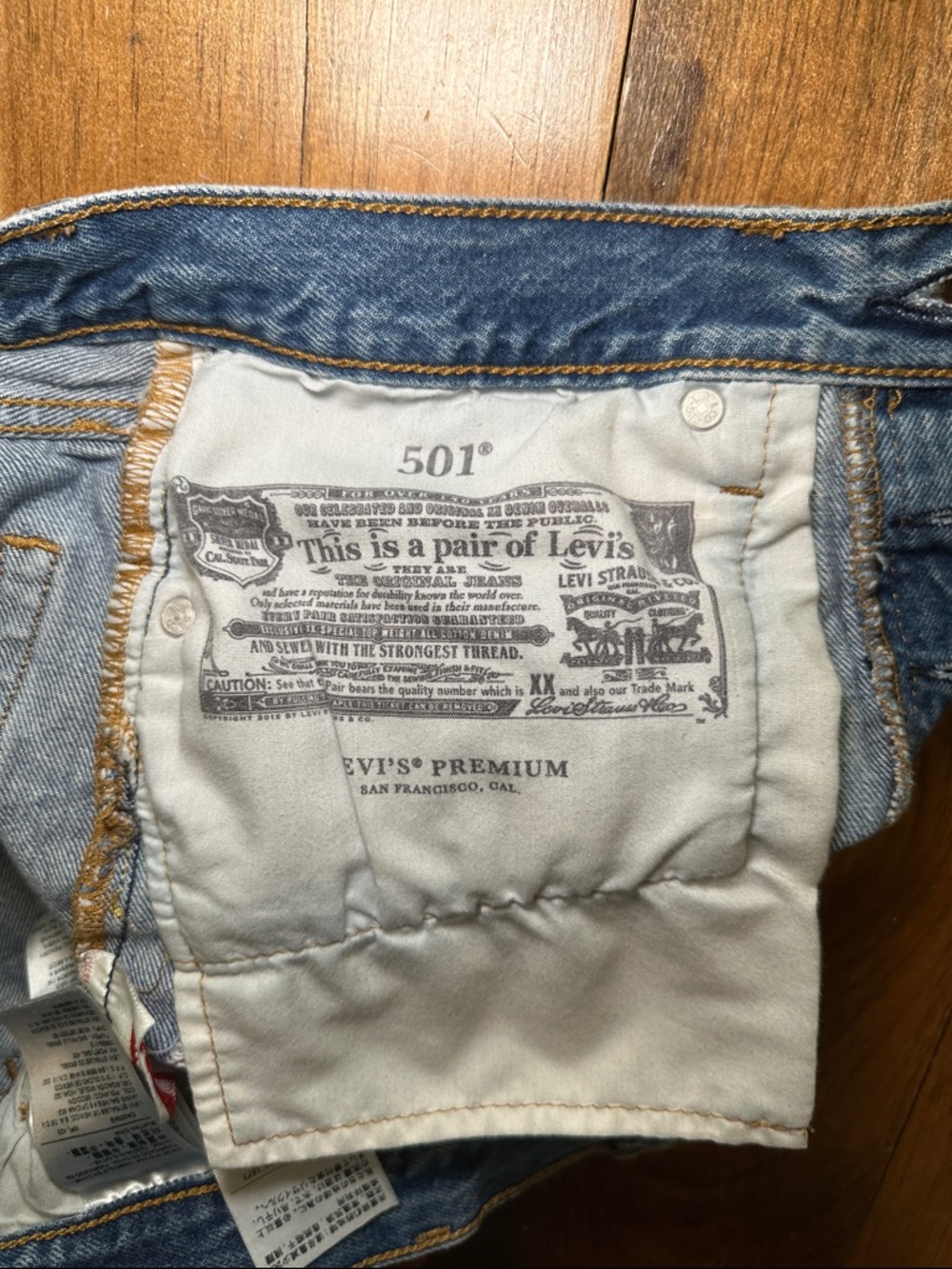 Levis 501 Women's High Waisted Distressed Denim Shorts Size 26 - Picture 11 of 11